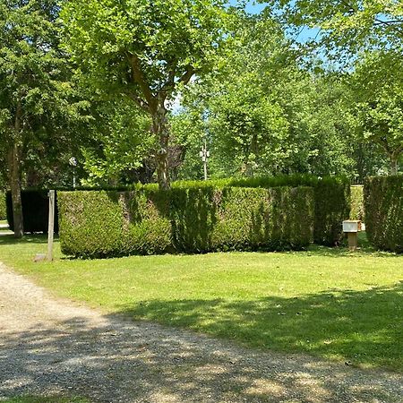 Complexe Les 4 Saisons Hotell Oust Exteriör bild
