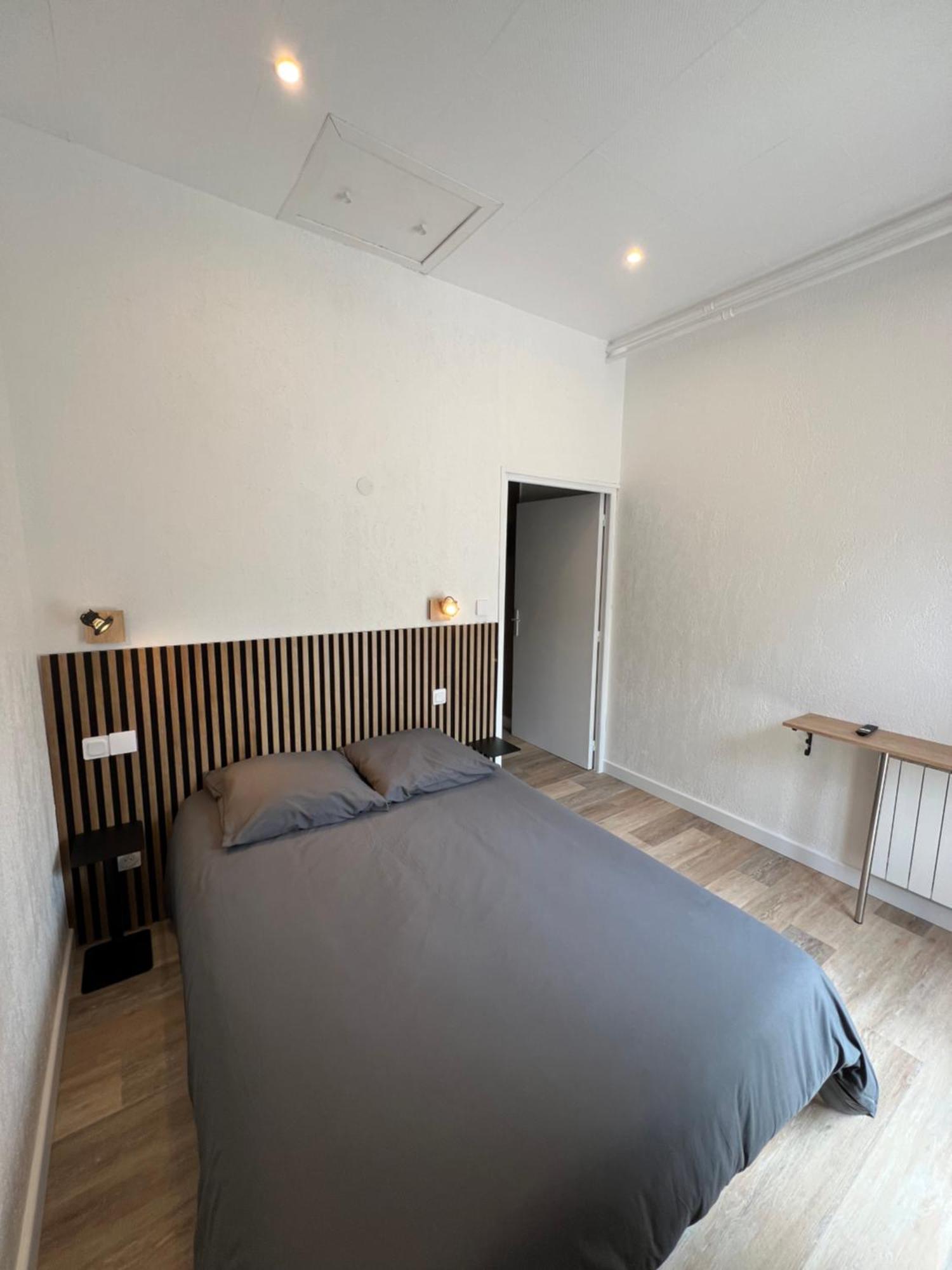 Complexe Les 4 Saisons Hotell Oust Exteriör bild