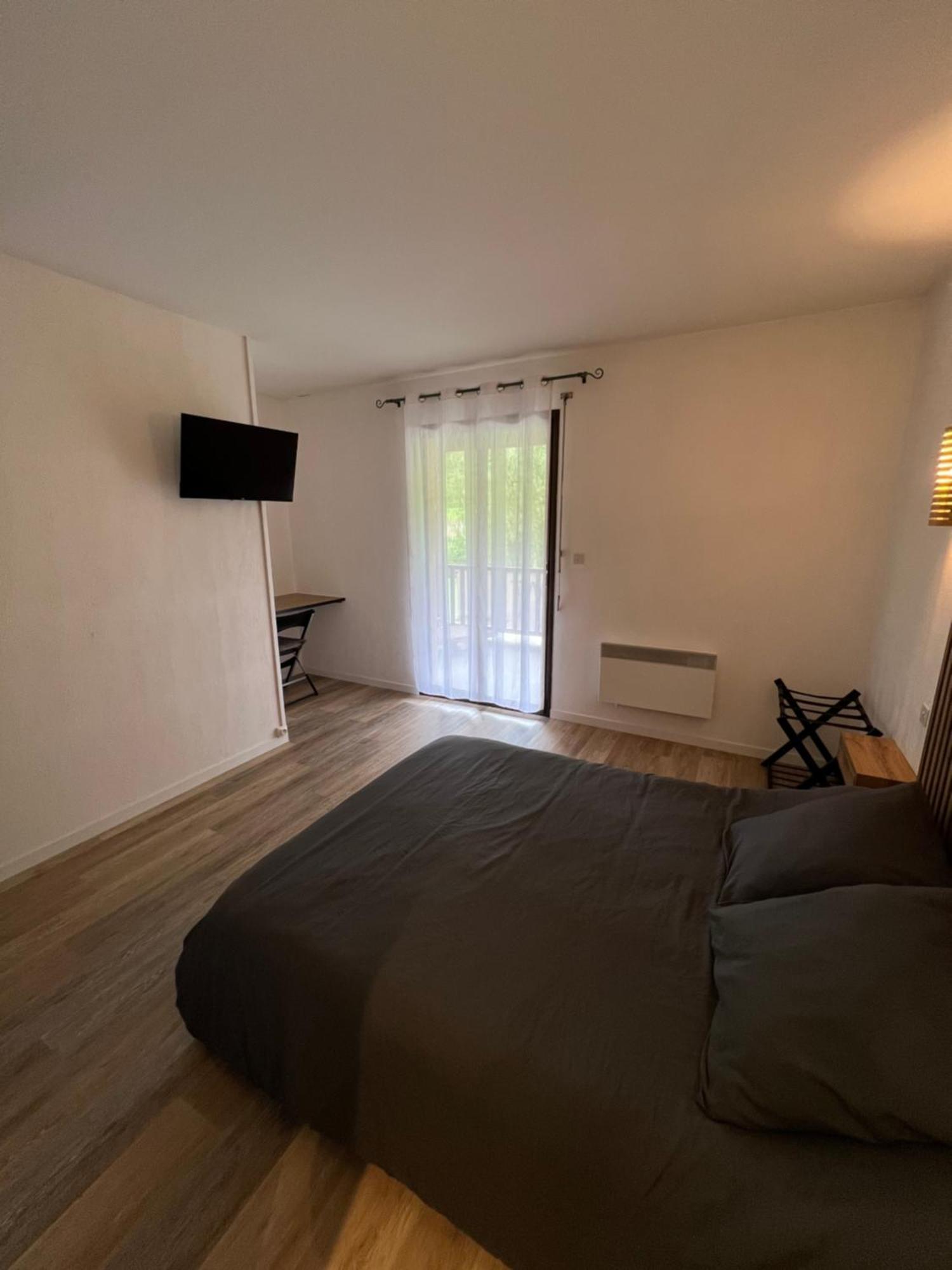 Complexe Les 4 Saisons Hotell Oust Exteriör bild