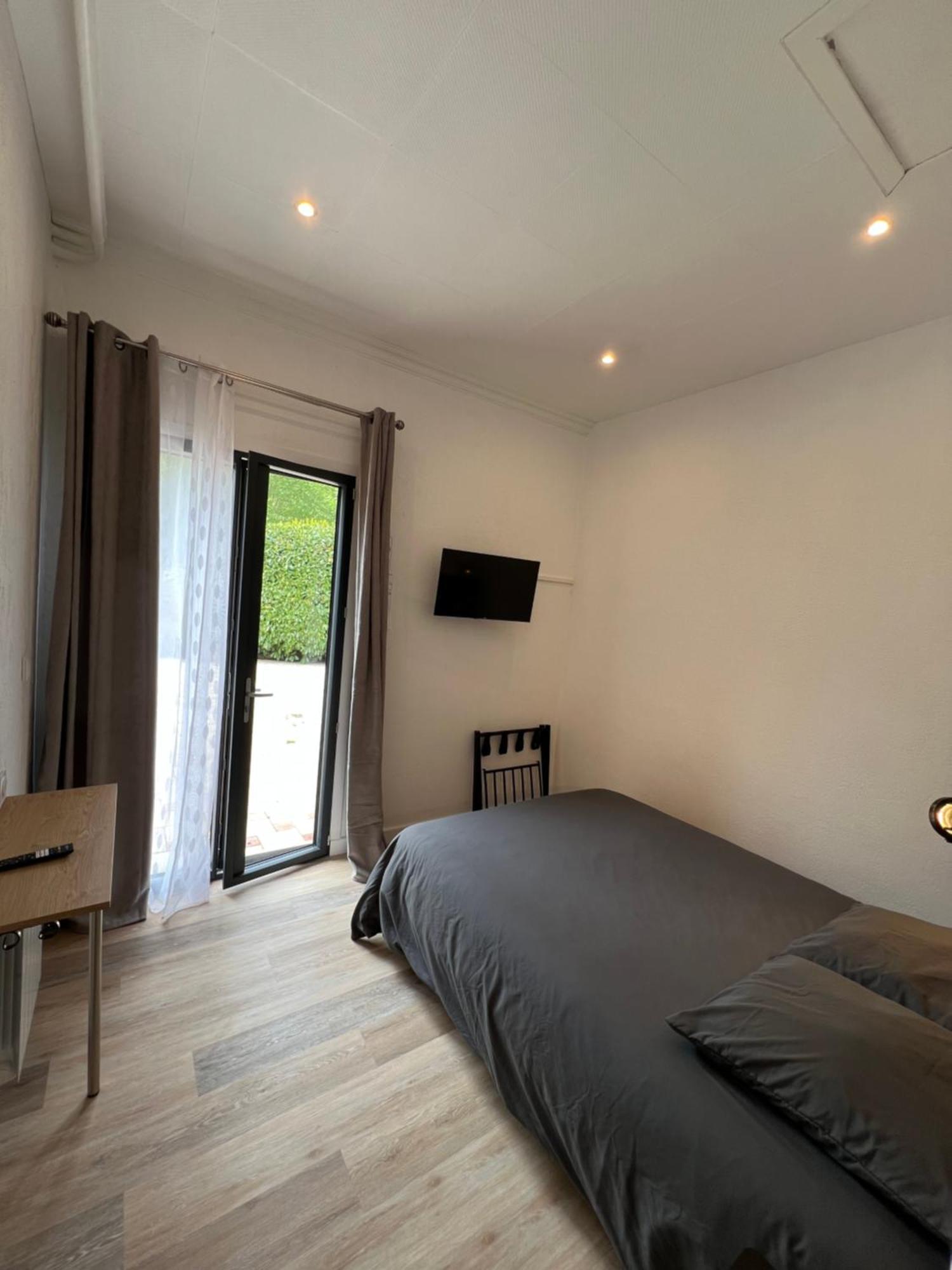 Complexe Les 4 Saisons Hotell Oust Exteriör bild