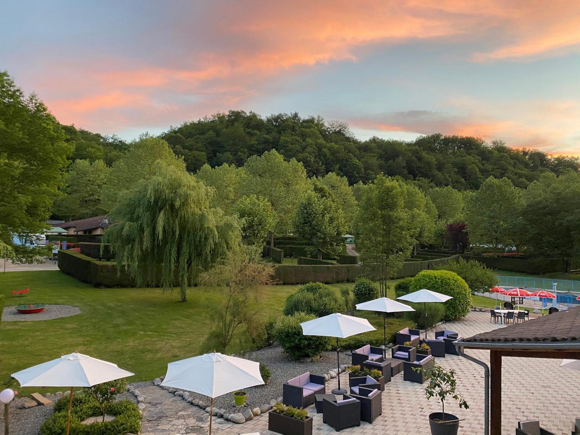 Complexe Les 4 Saisons Hotell Oust Exteriör bild