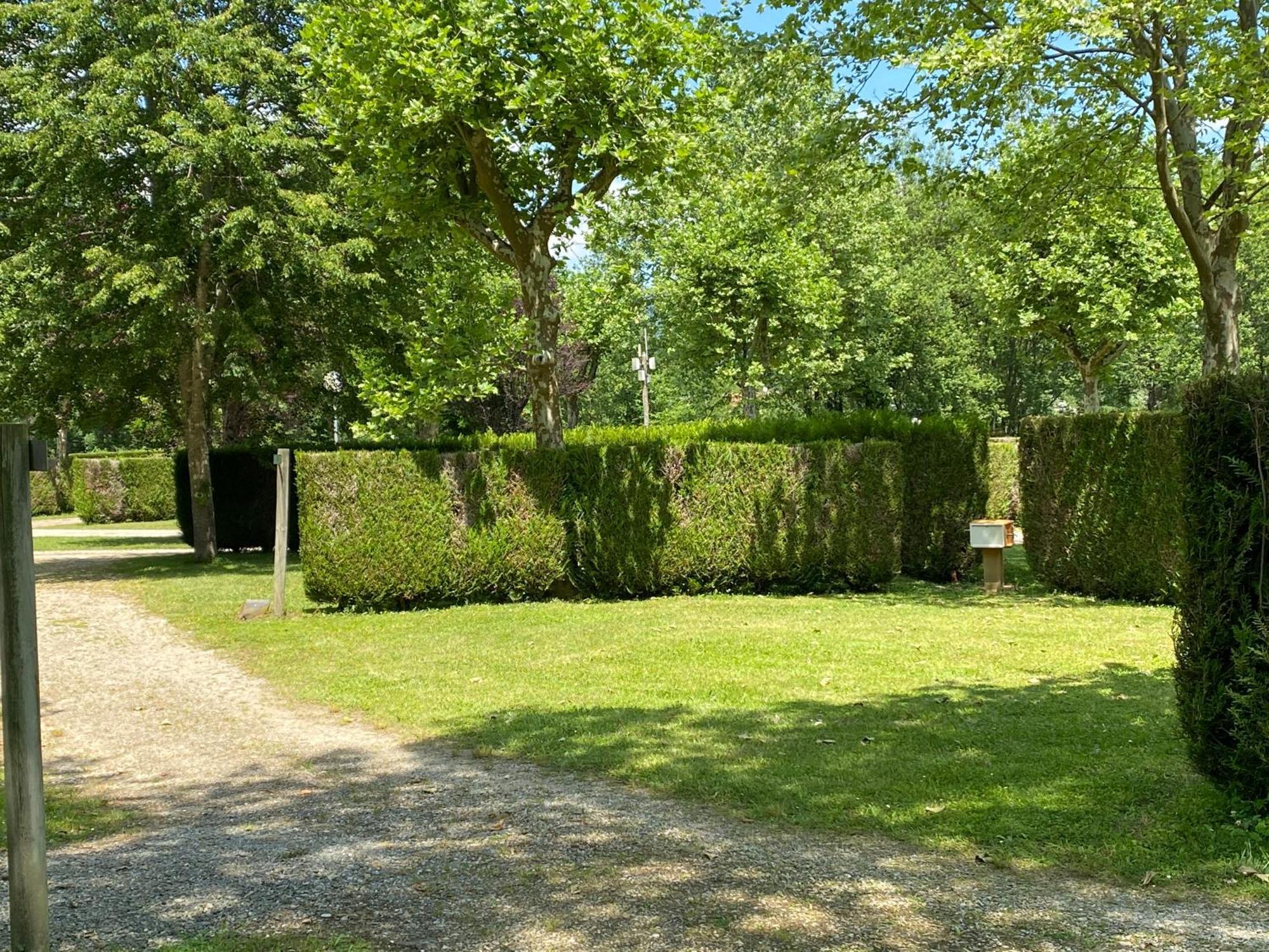 Complexe Les 4 Saisons Hotell Oust Exteriör bild