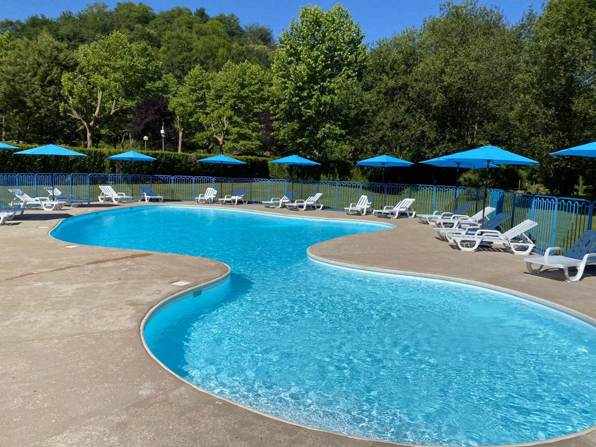 Complexe Les 4 Saisons Hotell Oust Exteriör bild