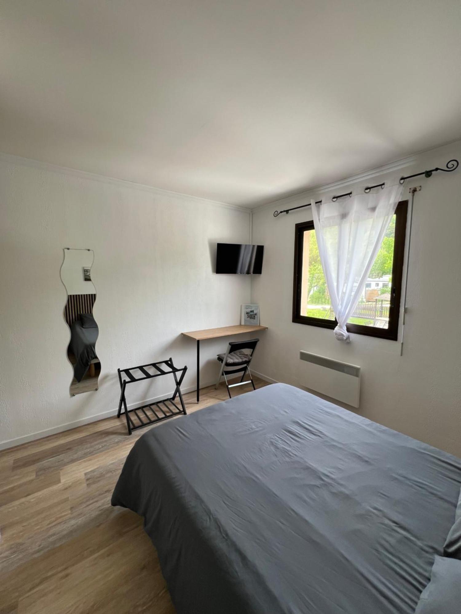 Complexe Les 4 Saisons Hotell Oust Exteriör bild
