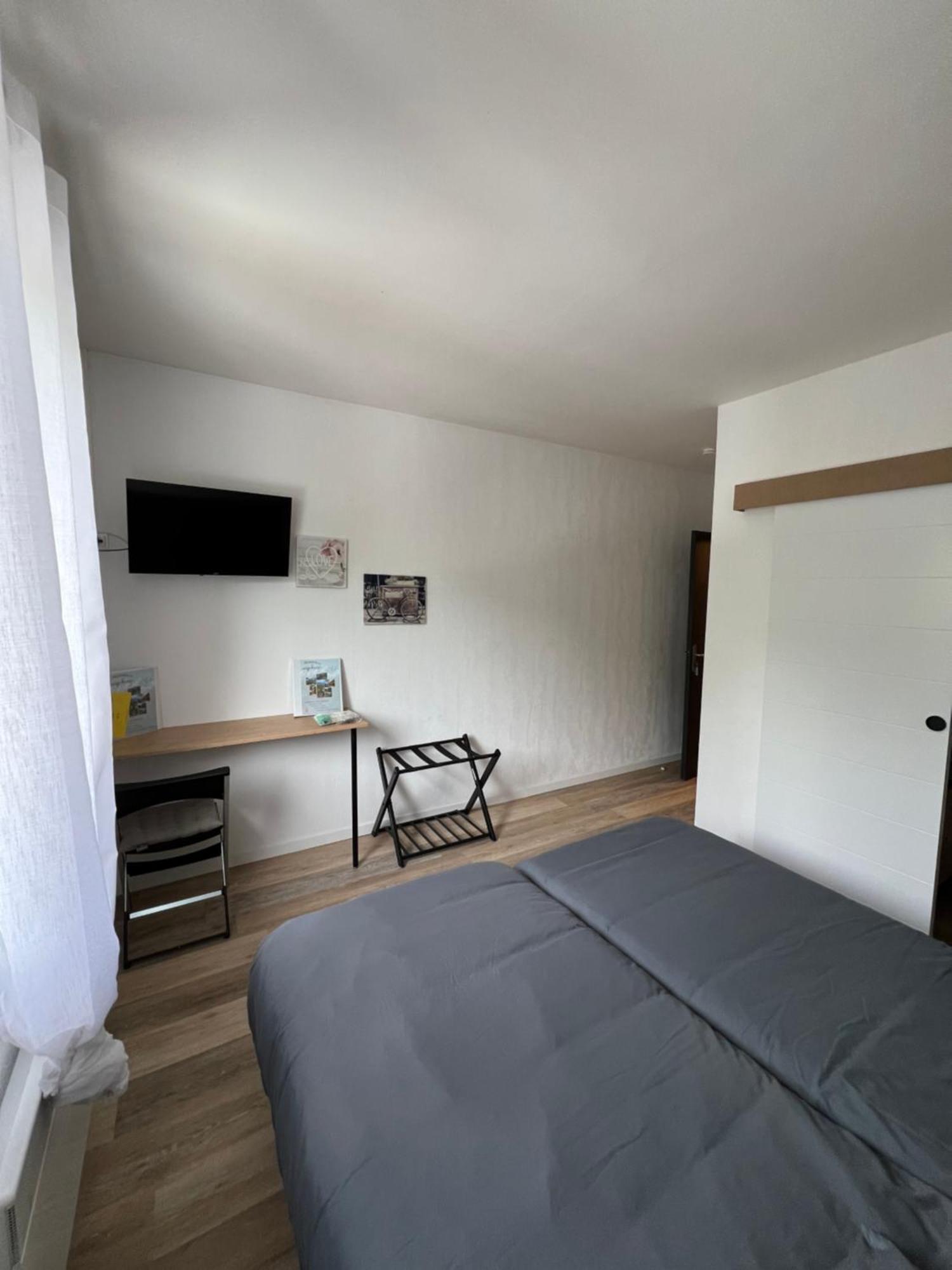 Complexe Les 4 Saisons Hotell Oust Exteriör bild